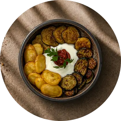 Mediterranes Trio — Aubergine, Zucchini, Kartoffel. Frittiert.